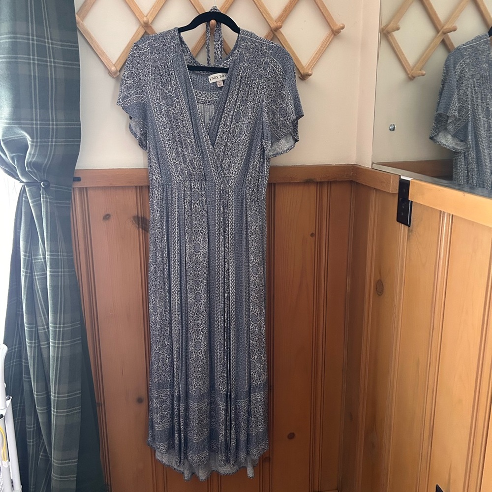 Knox Rose Gray Flutter Sleeve Midi Dress V-Neck